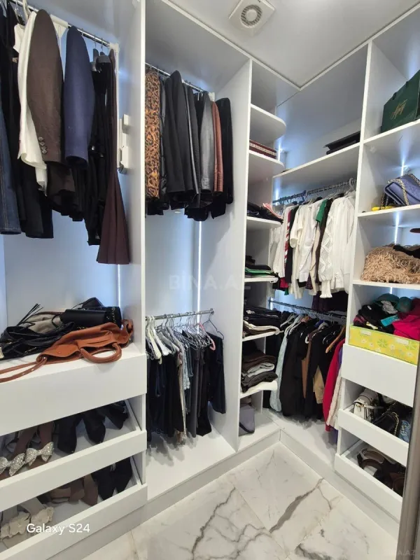 Satılır 3 otaqlı mənzil 160 m²