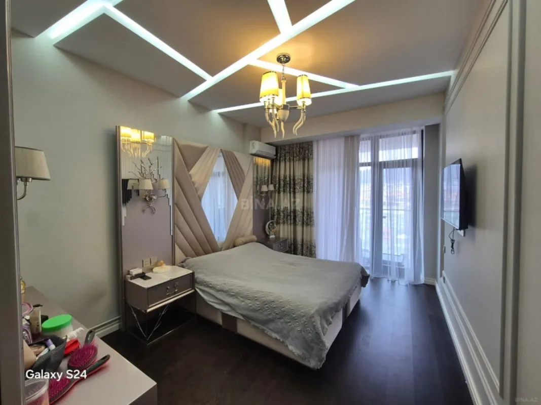 Satılır 3 otaqlı mənzil 160 m²
