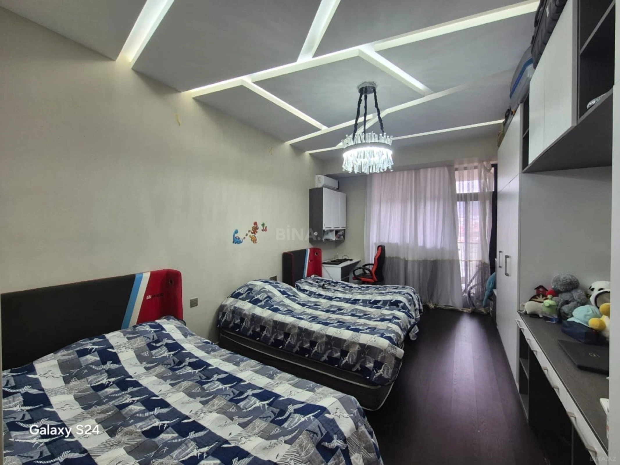 Satılır 3 otaqlı mənzil 160 m²
