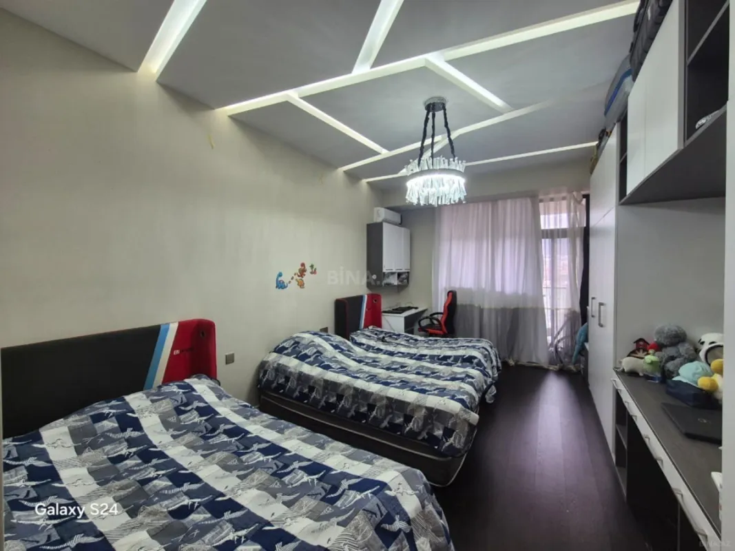 Satılır 3 otaqlı mənzil 160 m²
