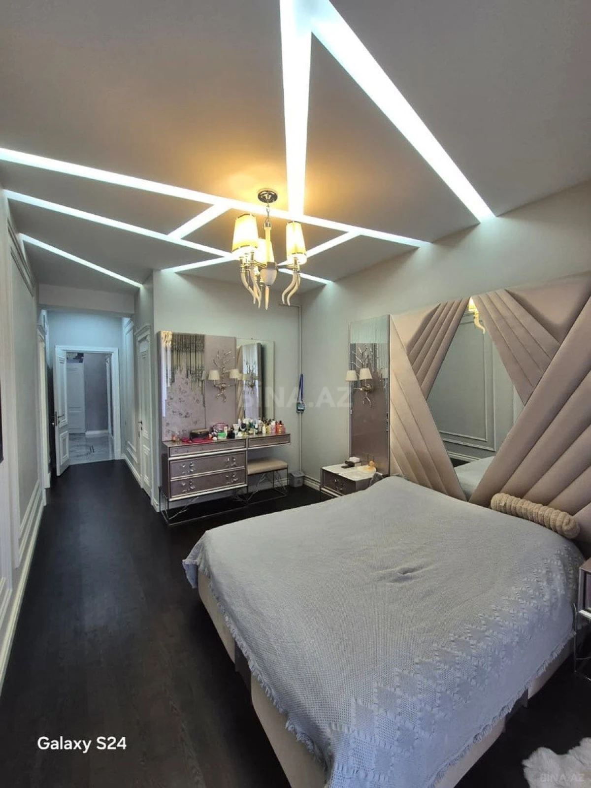 Satılır 3 otaqlı mənzil 160 m²