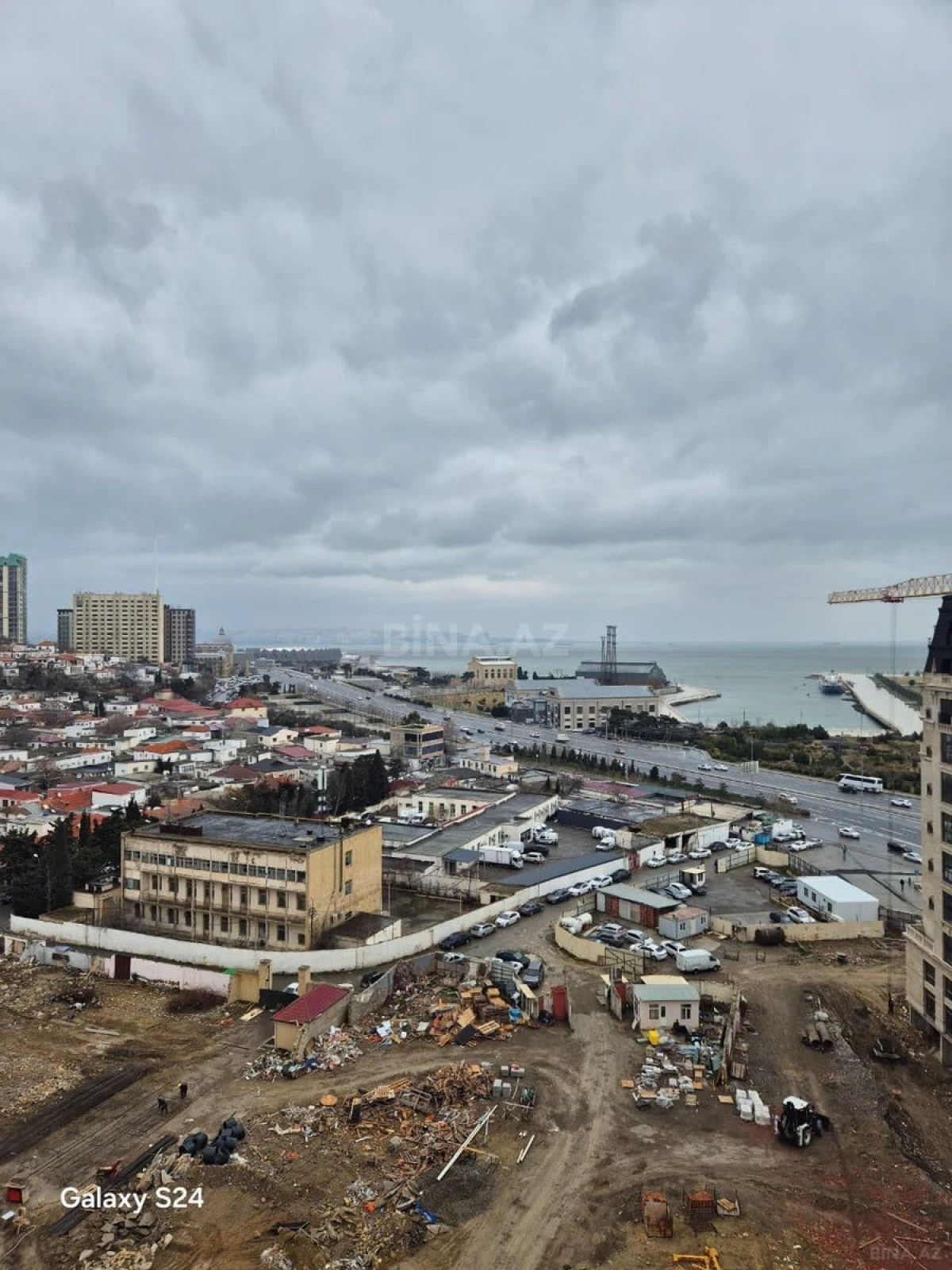 Satılır 3 otaqlı mənzil 160 m²