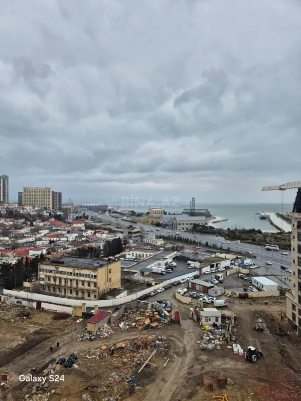 Satılır 3 otaqlı mənzil 160 m²