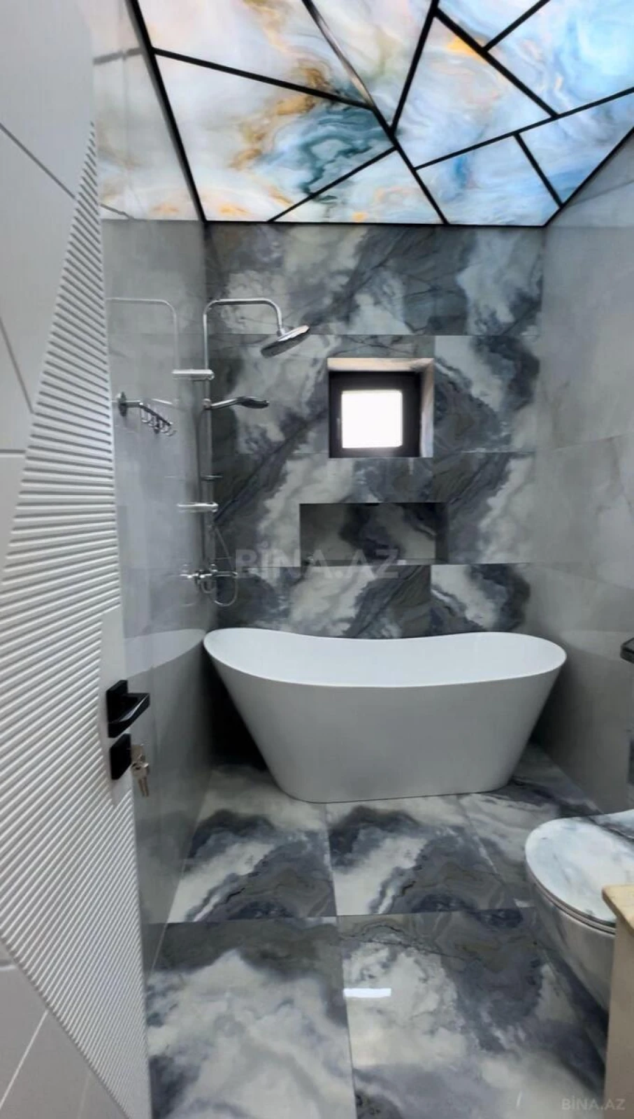 Satılır 5 otaqlı həyət evi 255 m²