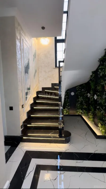 Satılır 5 otaqlı həyət evi 255 m²