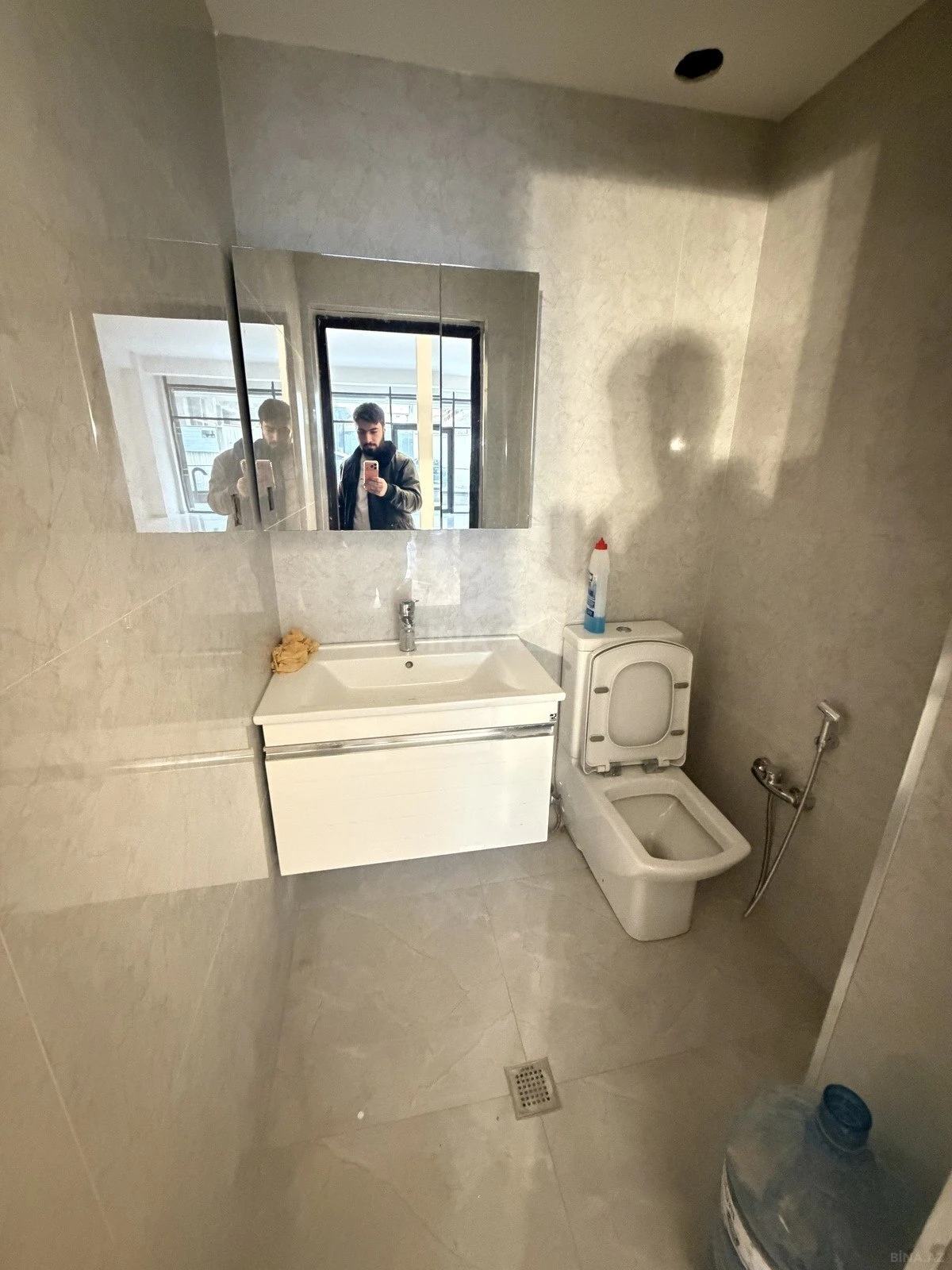 Kirayə verilir obyekt 105 m²