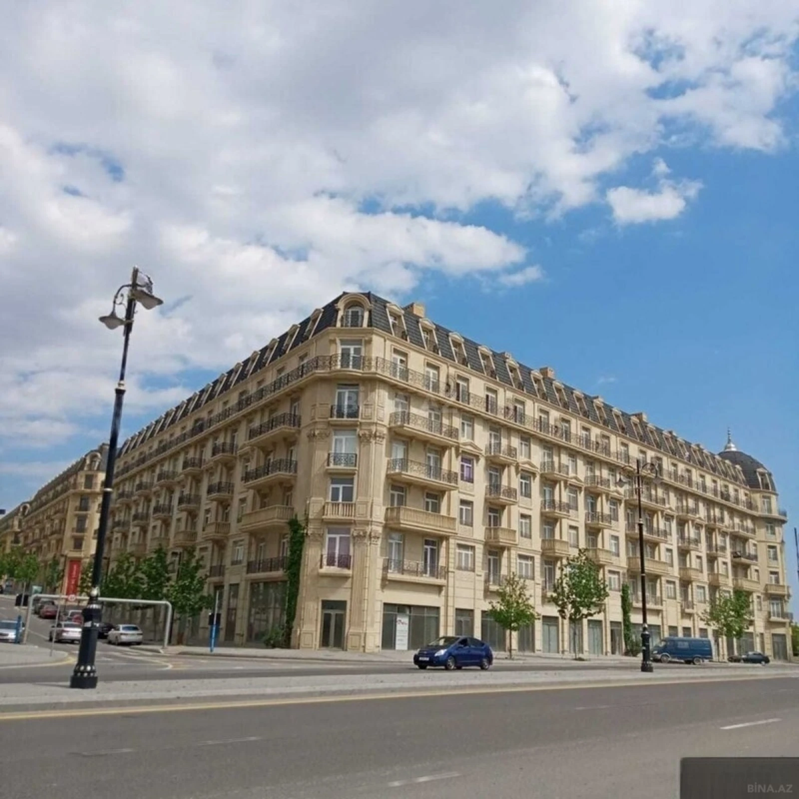 Satılır 3 otaqlı mənzil 145 m²