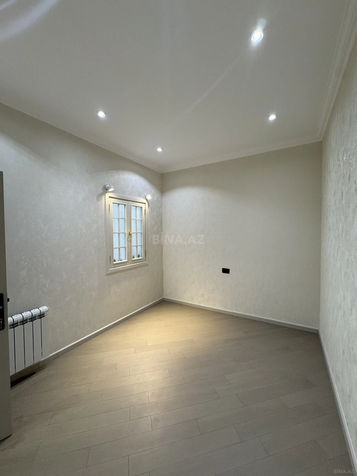 Satılır 3 otaqlı mənzil 105 m²