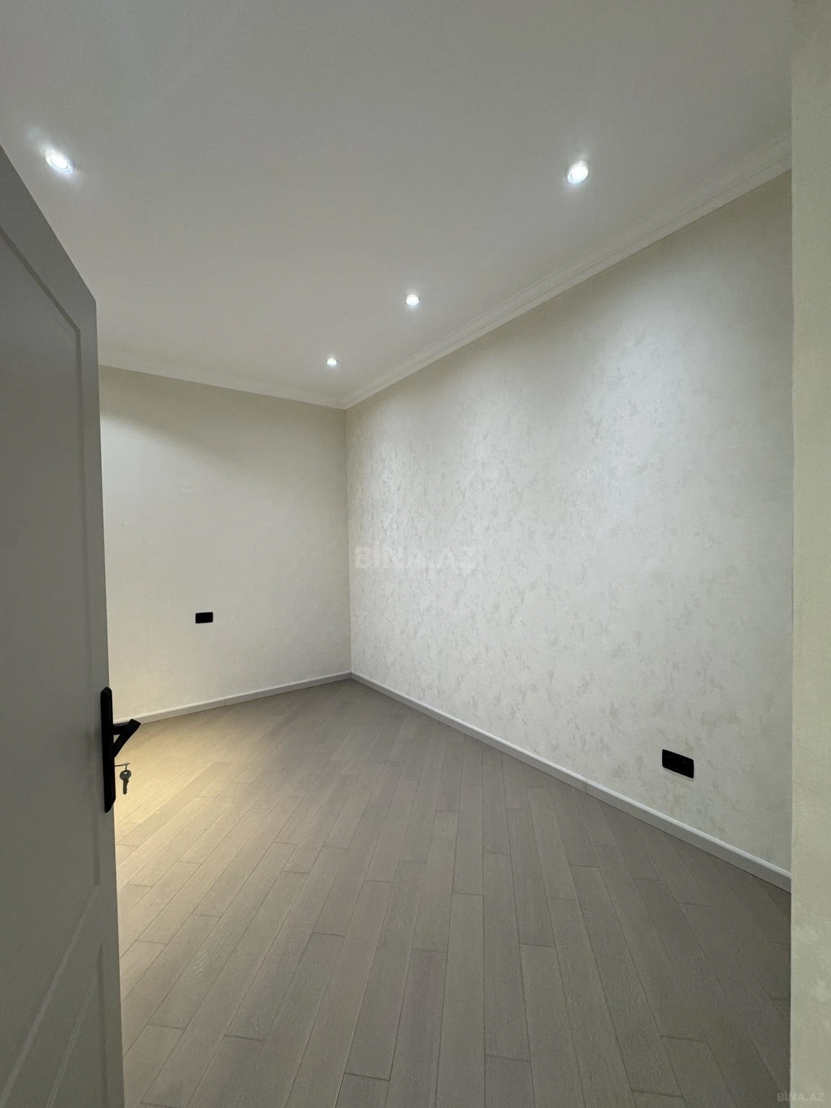 Satılır 3 otaqlı mənzil 105 m²