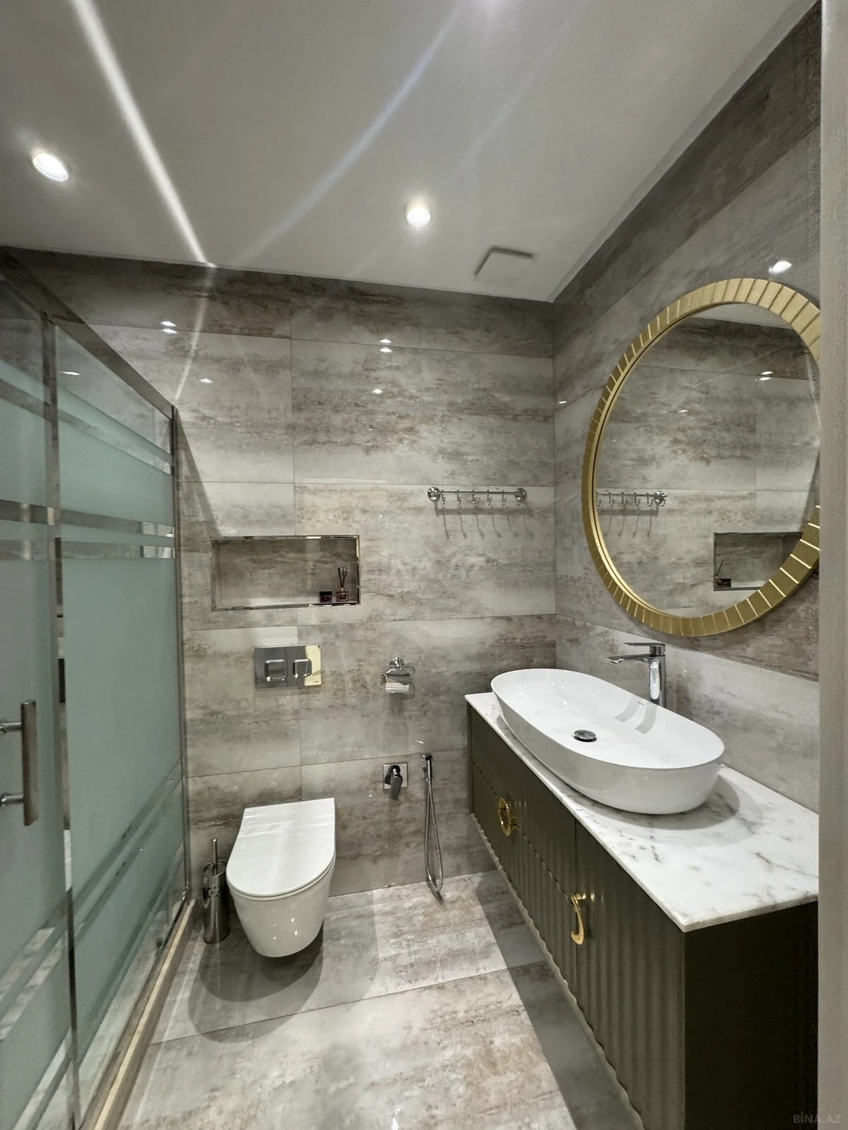 Satılır 3 otaqlı mənzil 105 m²