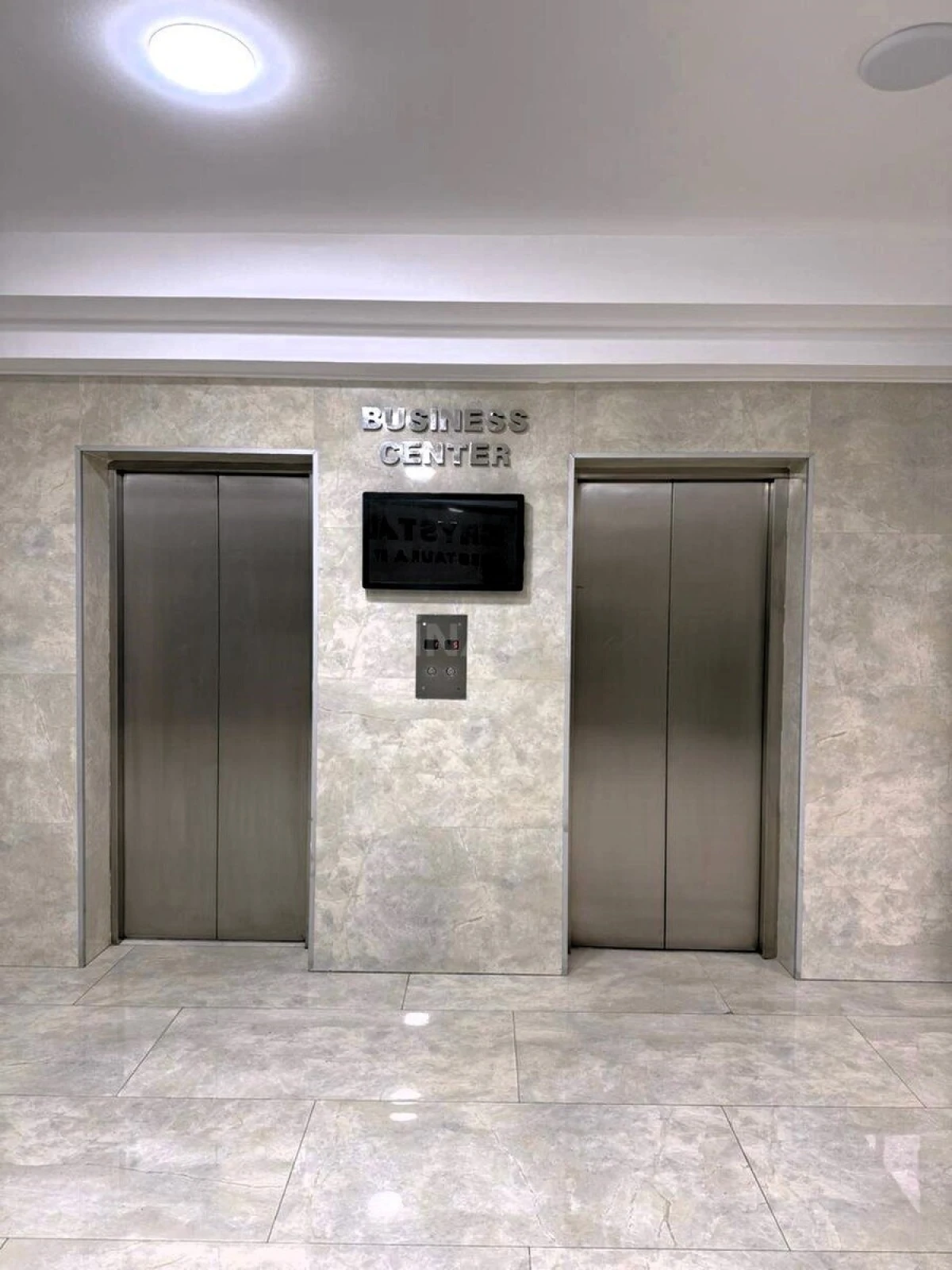 Kirayə verilir 1 otaqlı ofis 10 m²