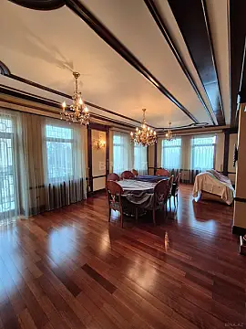 Satılır 5 otaqlı mənzil 240 m²