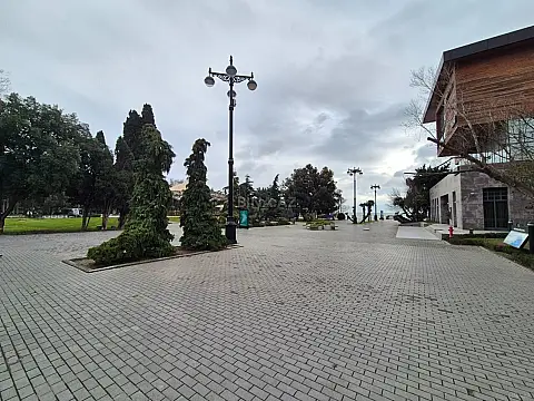 Satılır 5 otaqlı mənzil 240 m²