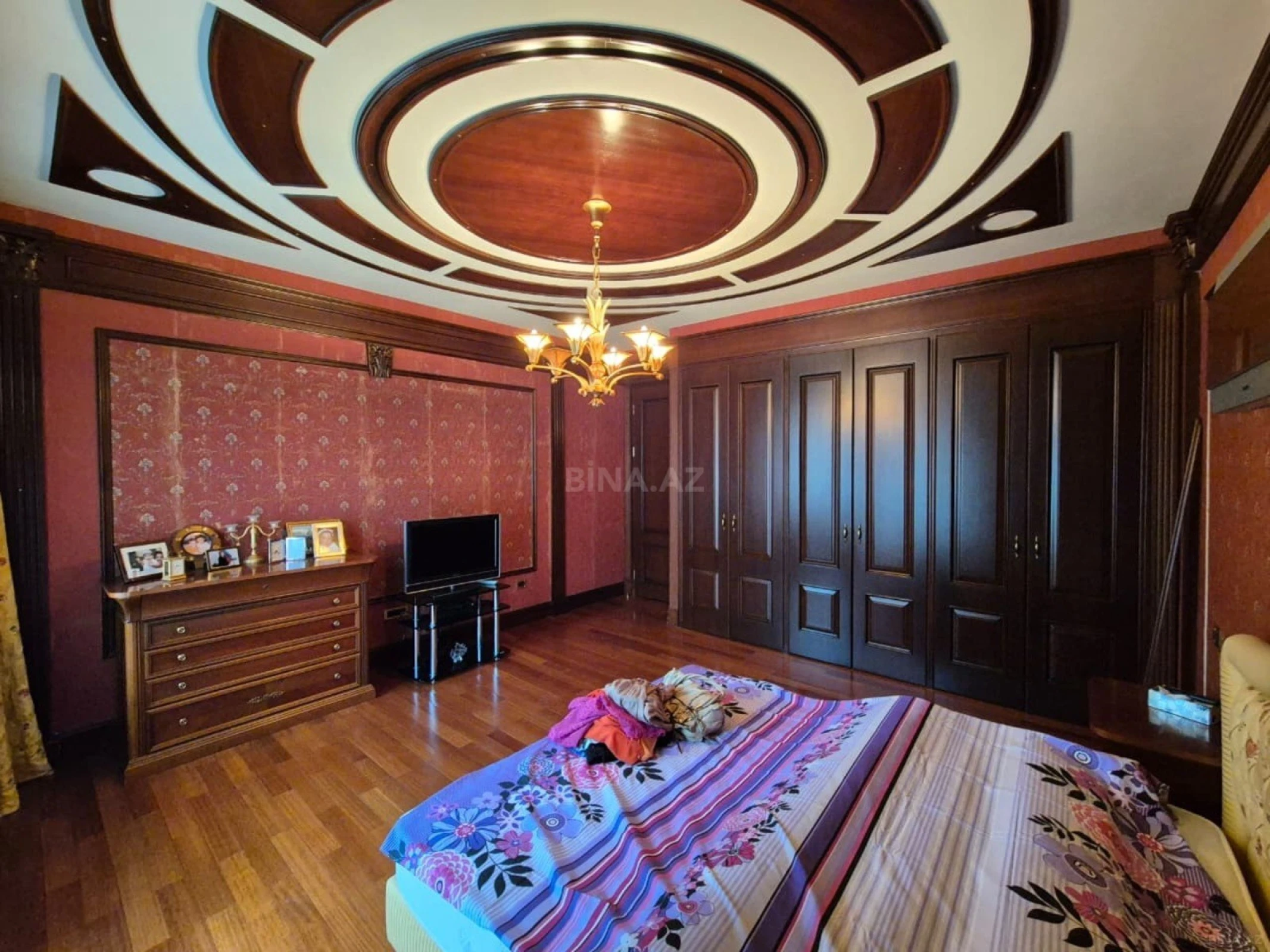 Satılır 5 otaqlı mənzil 240 m²