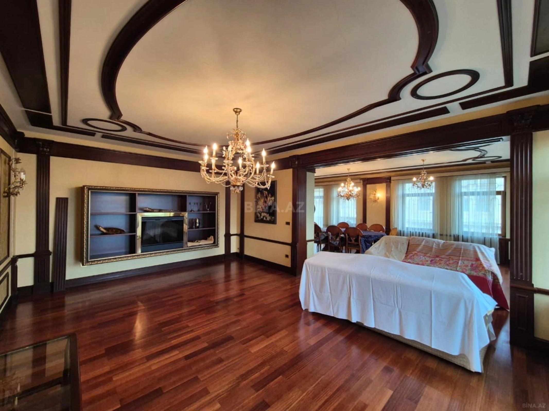 Satılır 5 otaqlı mənzil 240 m²