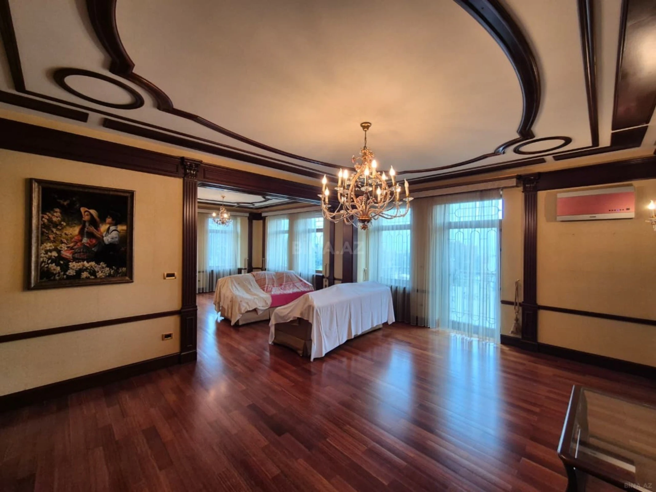 Satılır 5 otaqlı mənzil 240 m²