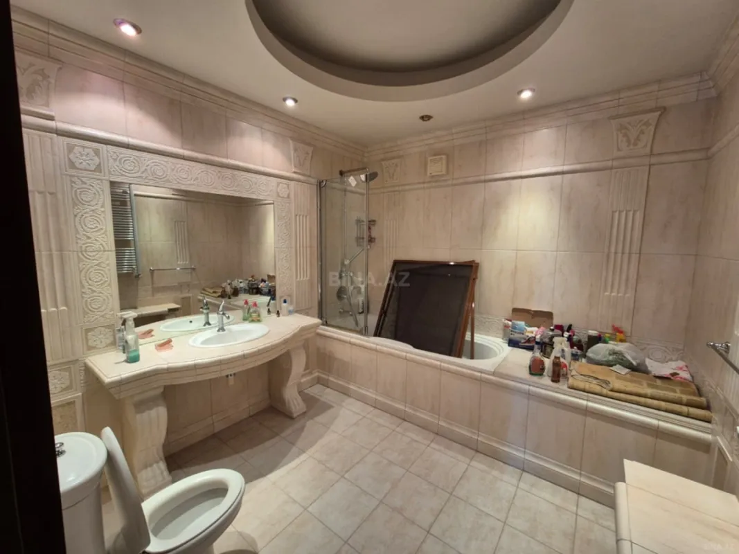 Satılır 5 otaqlı mənzil 240 m²