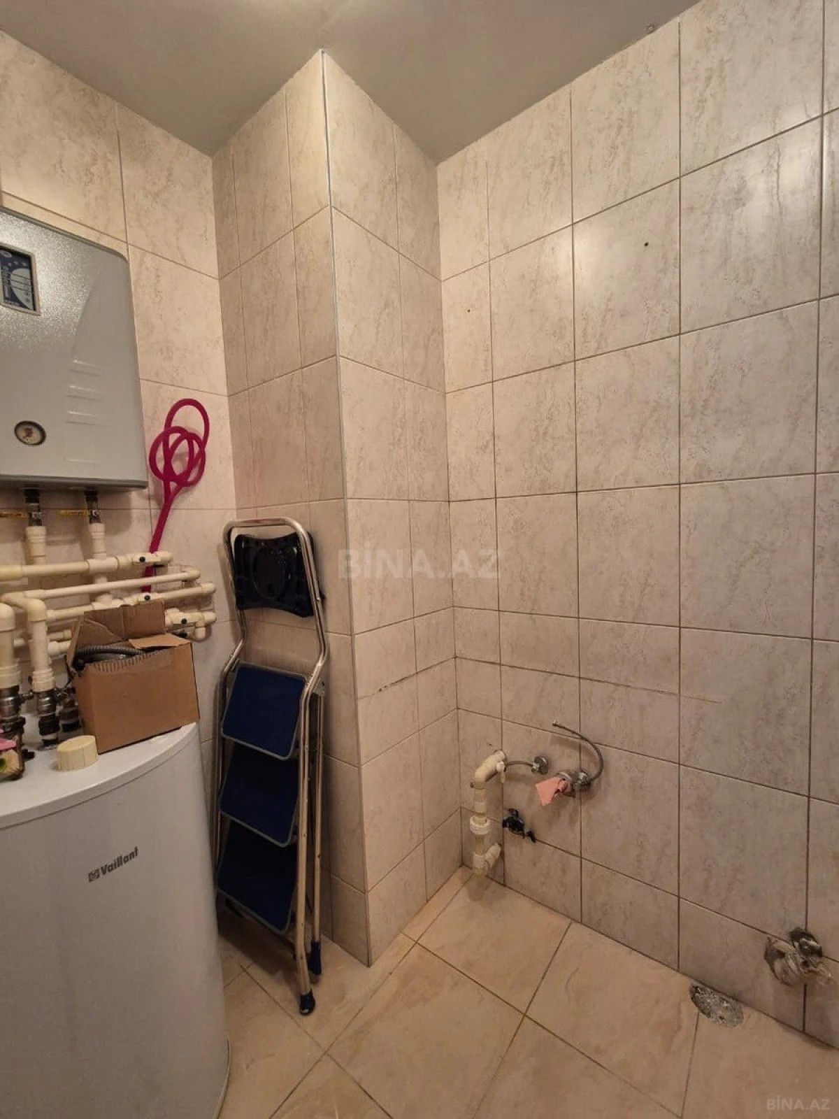 Satılır 5 otaqlı mənzil 240 m²