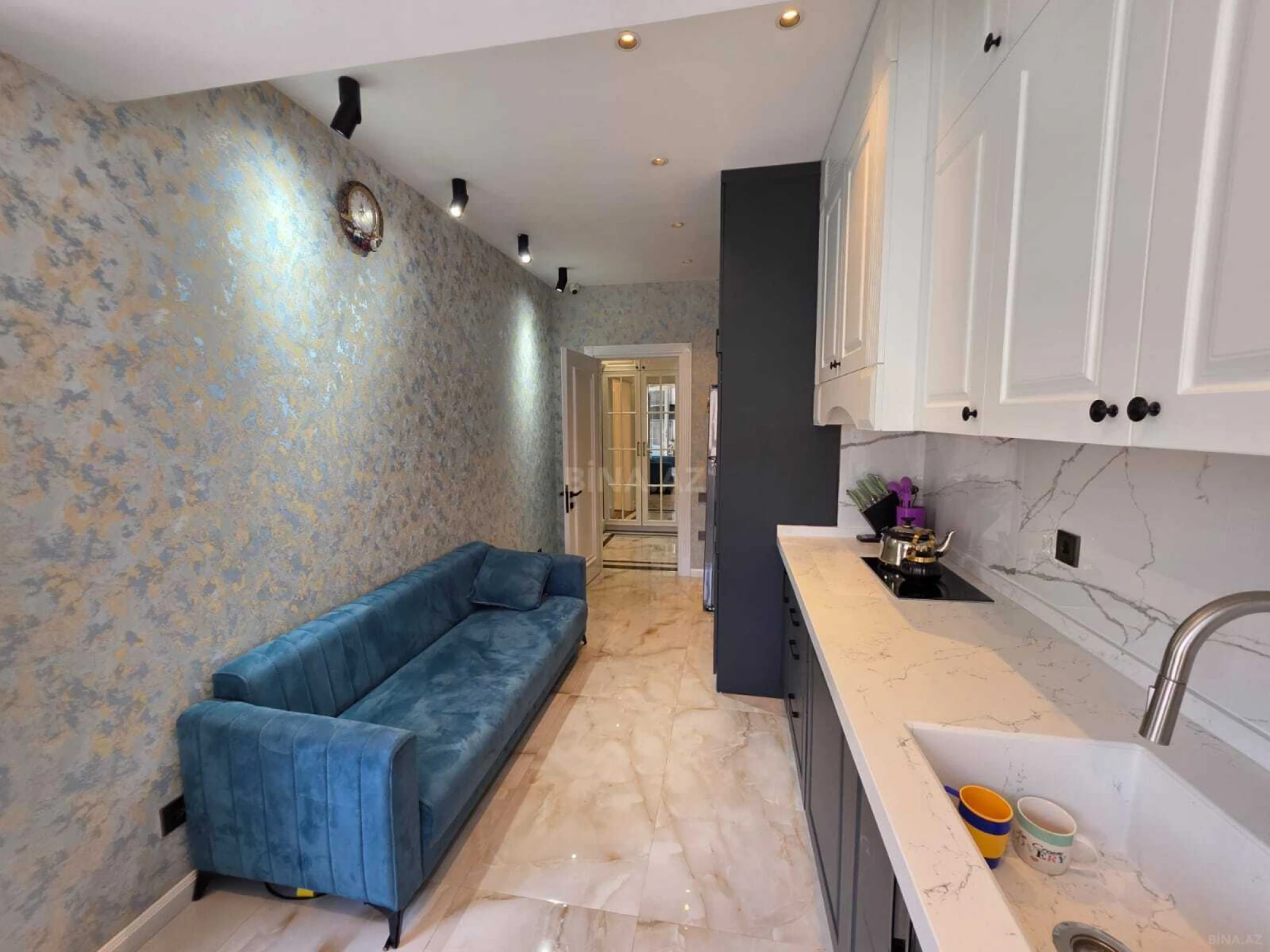 Satılır 3 otaqlı mənzil 137 m²