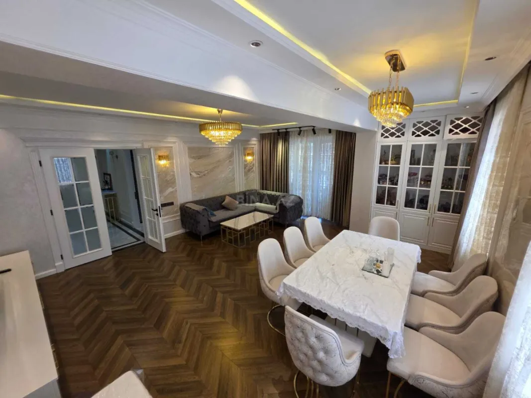 Satılır 3 otaqlı mənzil 137 m²