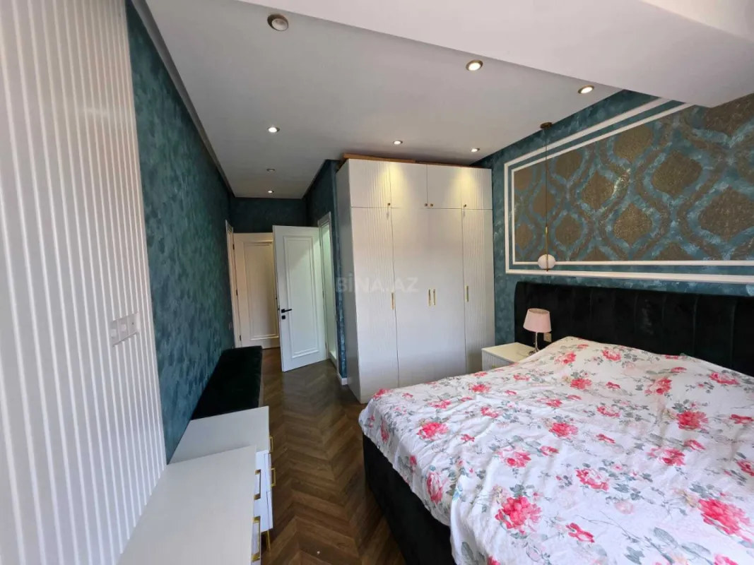 Satılır 3 otaqlı mənzil 137 m²