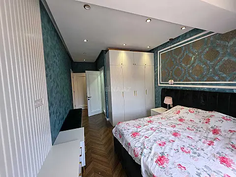 Satılır 3 otaqlı mənzil 137 m²