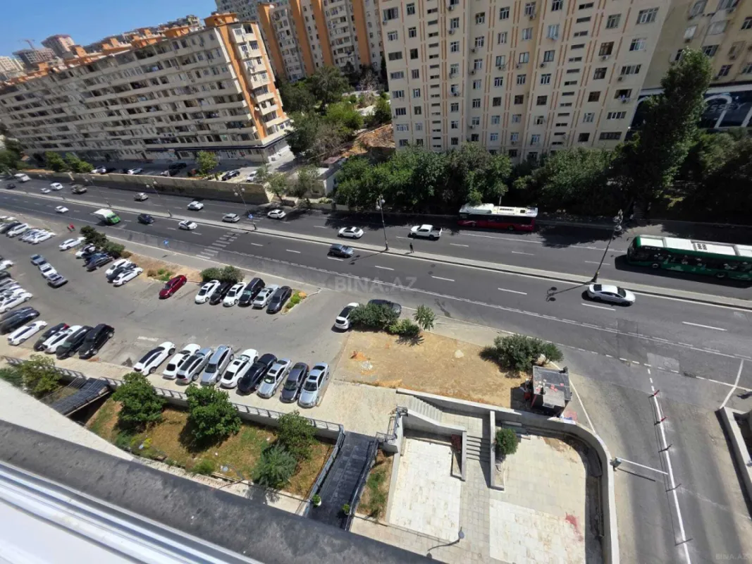 Satılır 3 otaqlı mənzil 137 m²