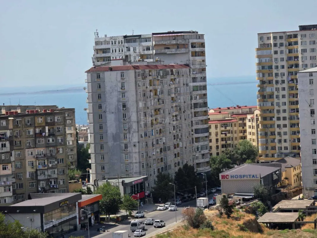 Satılır 3 otaqlı mənzil 137 m²