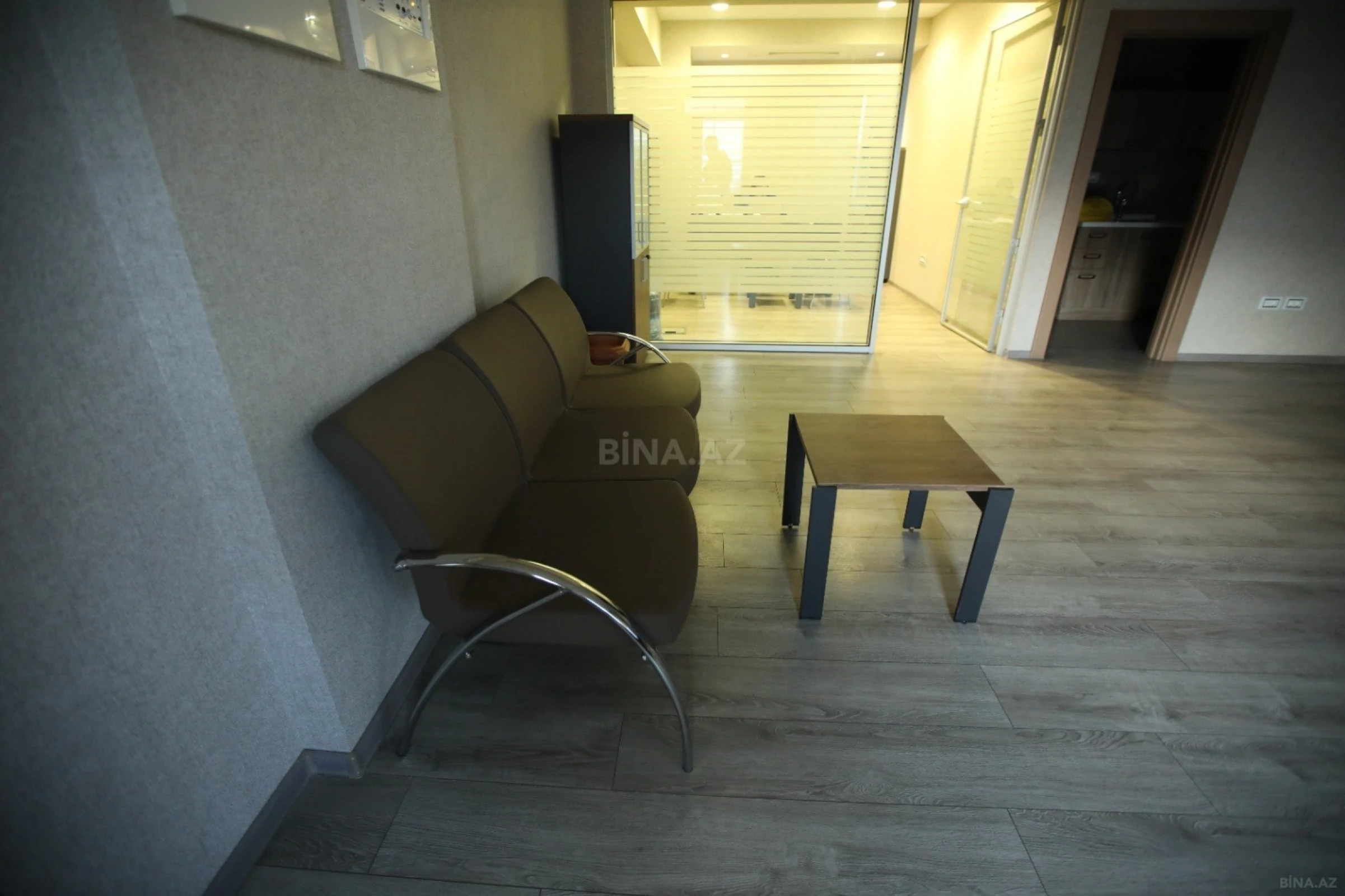 Kirayə verilir 11 otaqlı ofis 490 m²