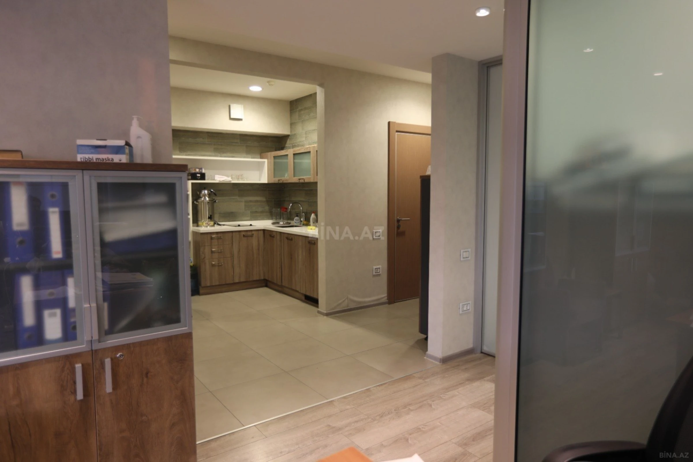 Kirayə verilir 11 otaqlı ofis 490 m²