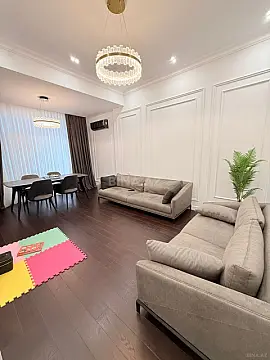 Satılır 4 otaqlı mənzil 154 m²