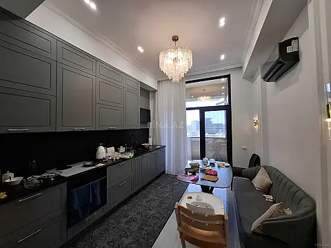 Satılır 4 otaqlı mənzil 154 m²