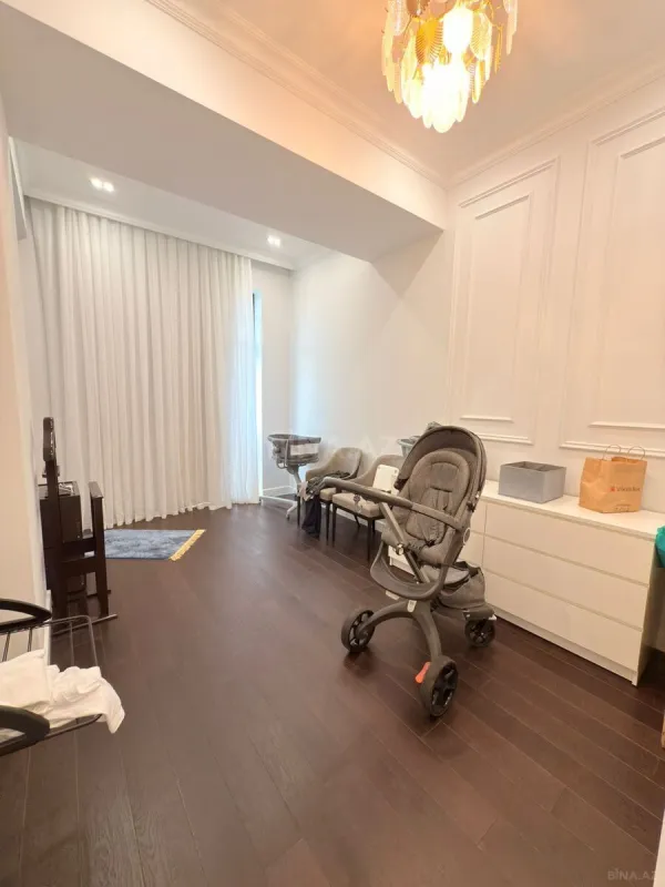 Satılır 4 otaqlı mənzil 154 m²