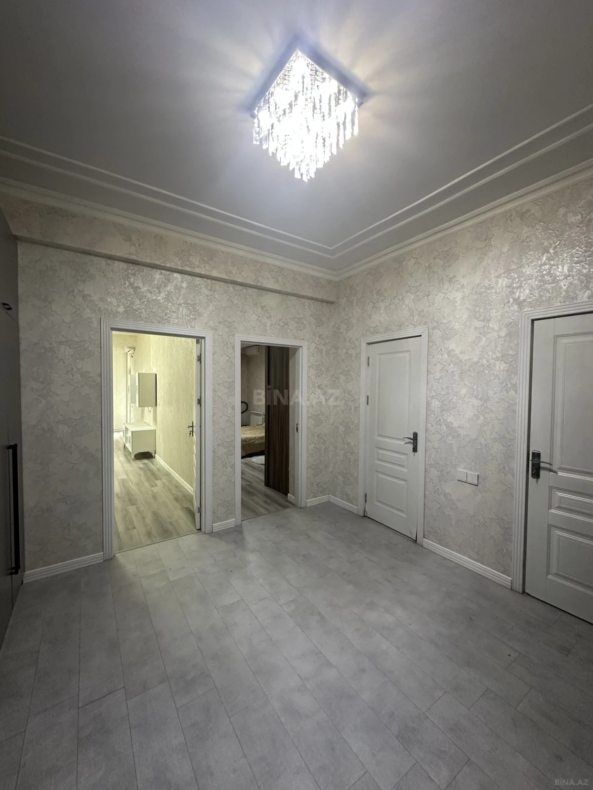 Satılır 2 otaqlı mənzil 92.4 m²