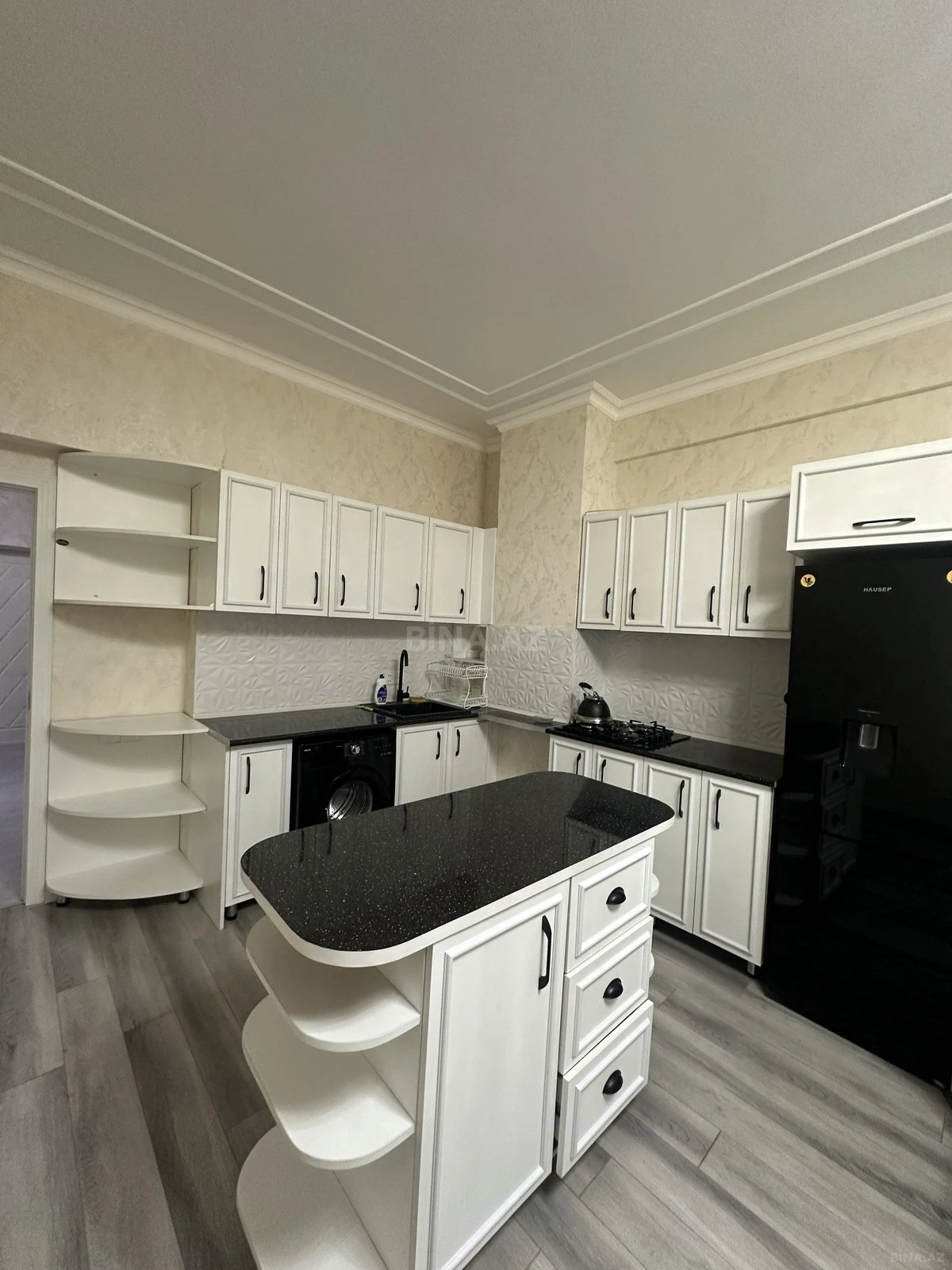 Satılır 2 otaqlı mənzil 92.4 m²