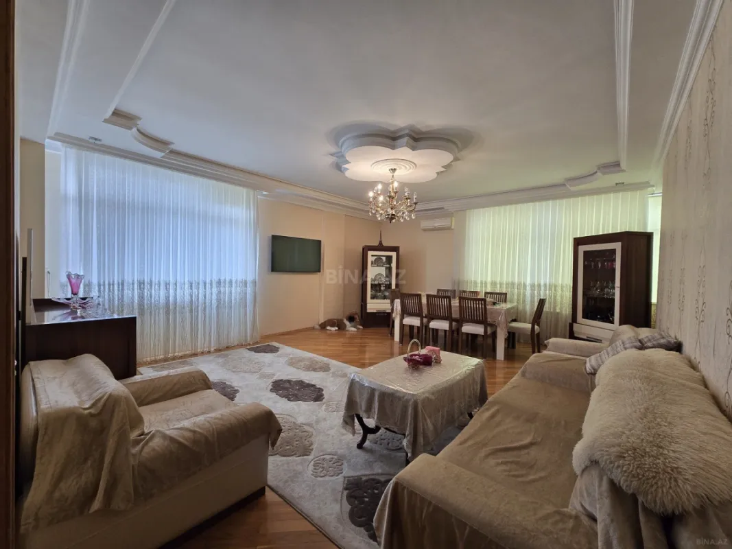 Satılır 3 otaqlı mənzil 138 m²