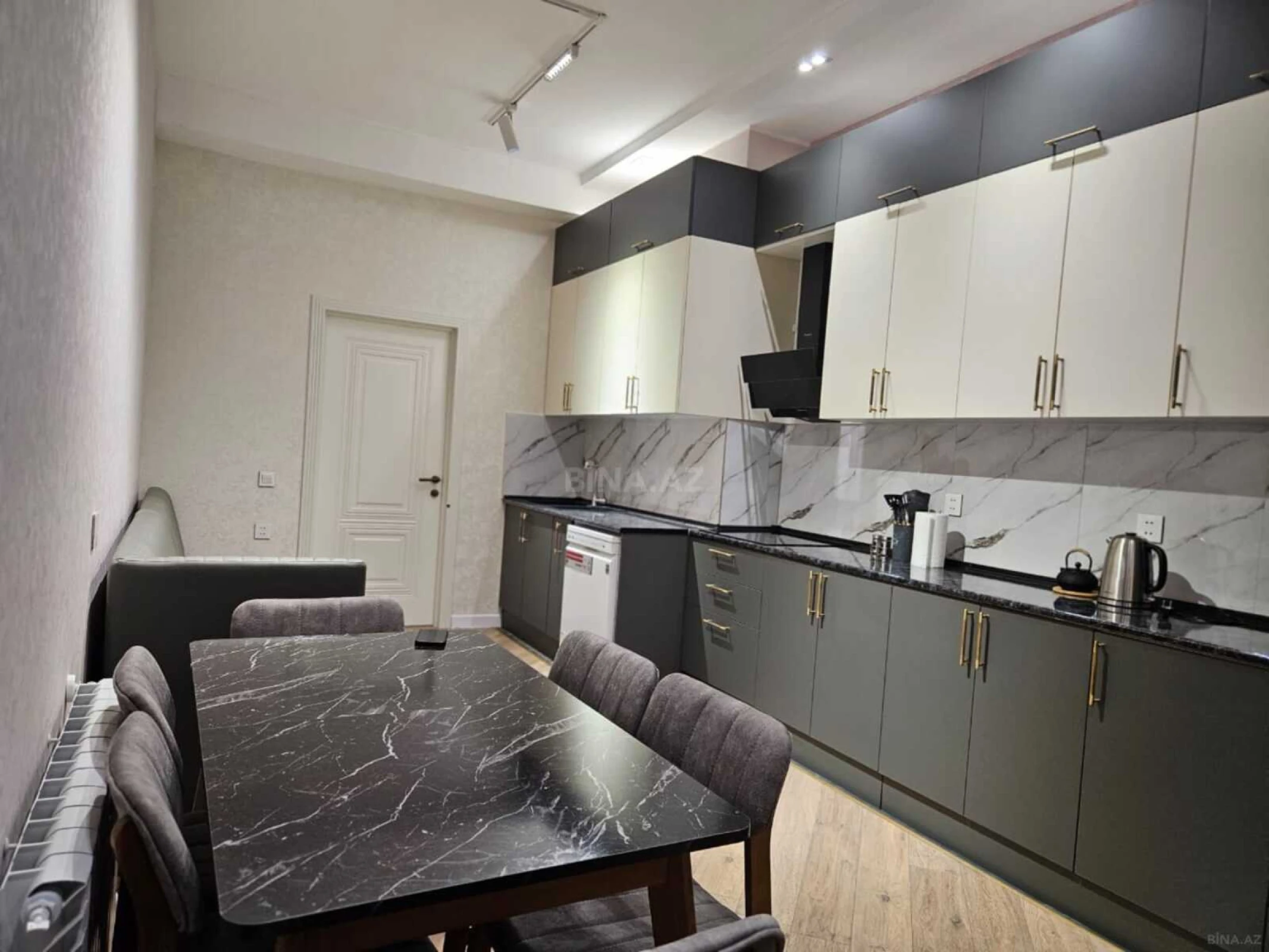 Kirayə verilir 3 otaqlı mənzil 130 m²