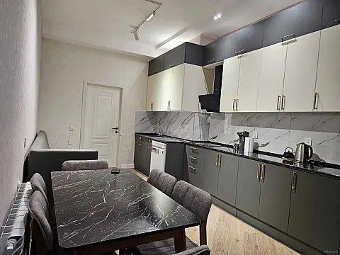 Kirayə verilir 3 otaqlı mənzil 130 m²