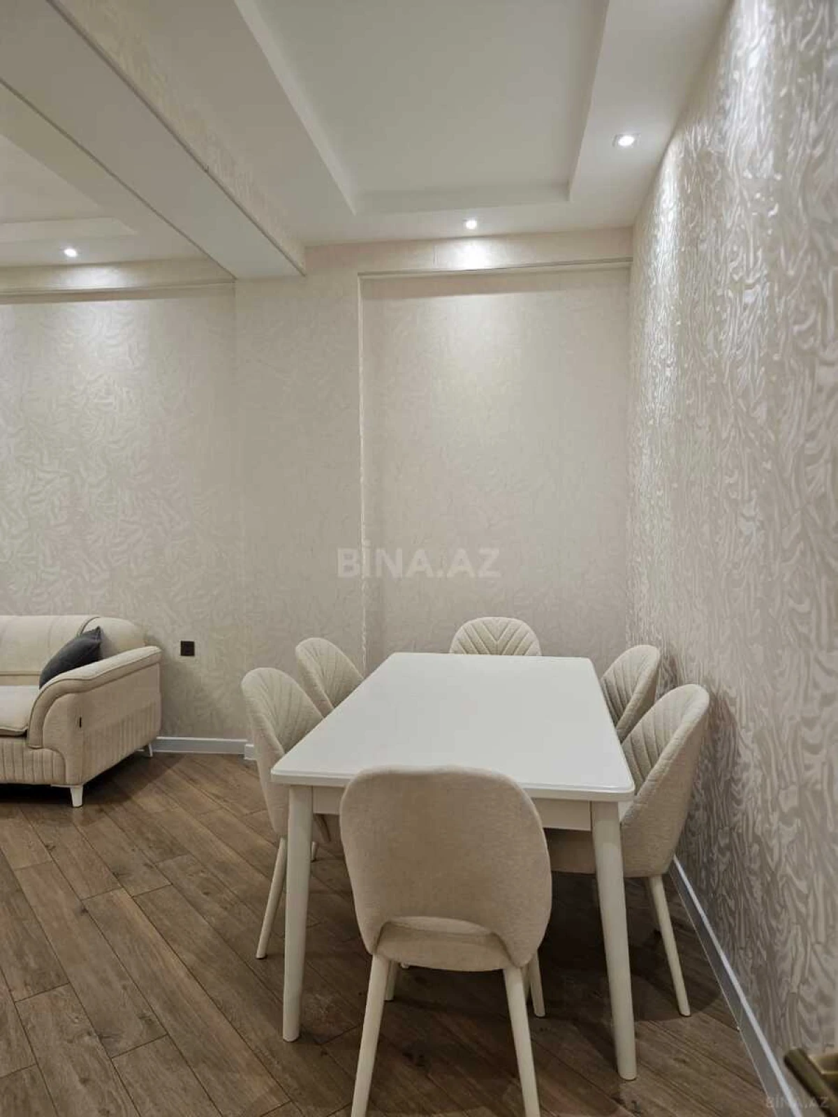 Kirayə verilir 3 otaqlı mənzil 130 m²