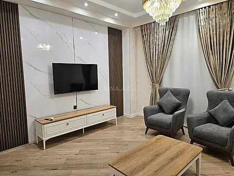 Kirayə verilir 3 otaqlı mənzil 130 m²