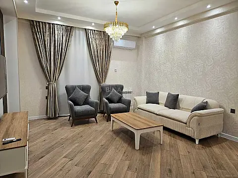 Kirayə verilir 3 otaqlı mənzil 130 m²