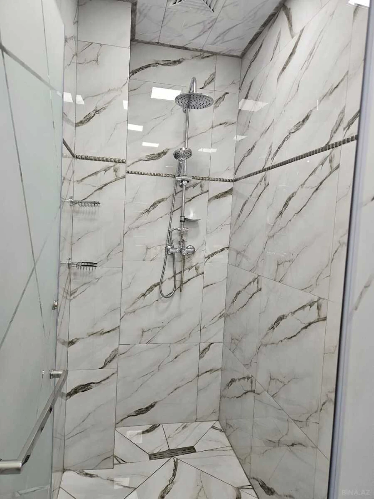 Kirayə verilir 3 otaqlı mənzil 130 m²