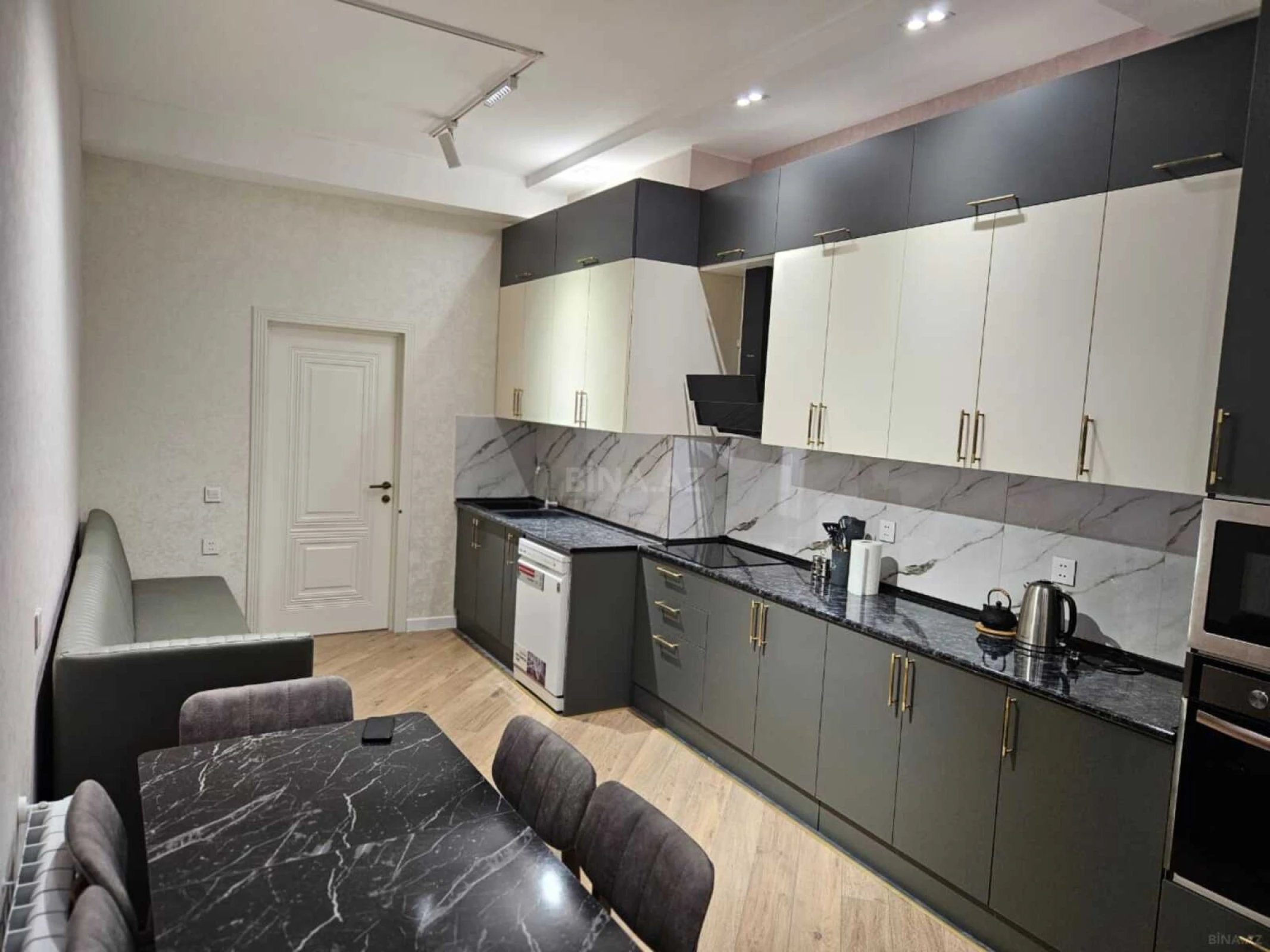 Kirayə verilir 3 otaqlı mənzil 130 m²