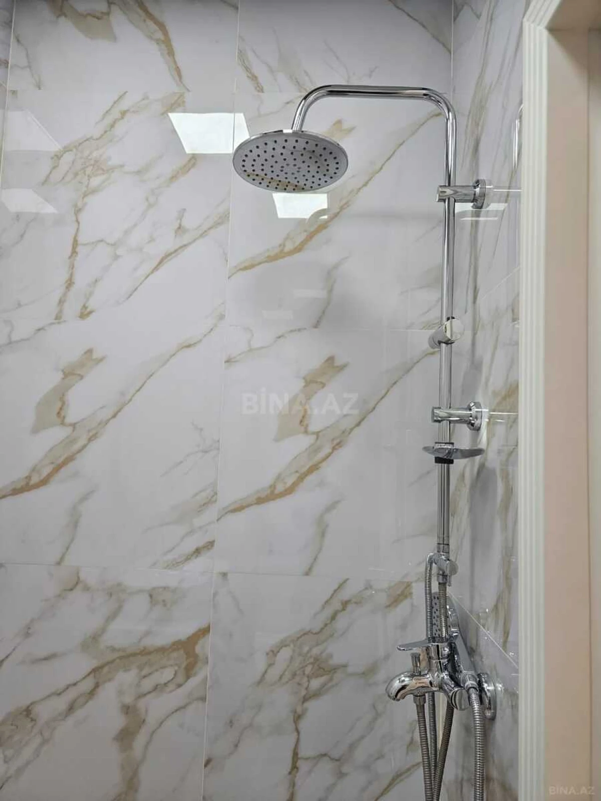 Kirayə verilir 3 otaqlı mənzil 130 m²