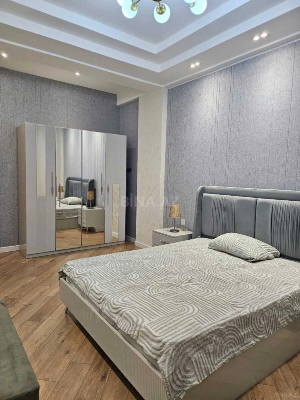 Kirayə verilir 3 otaqlı mənzil 130 m²