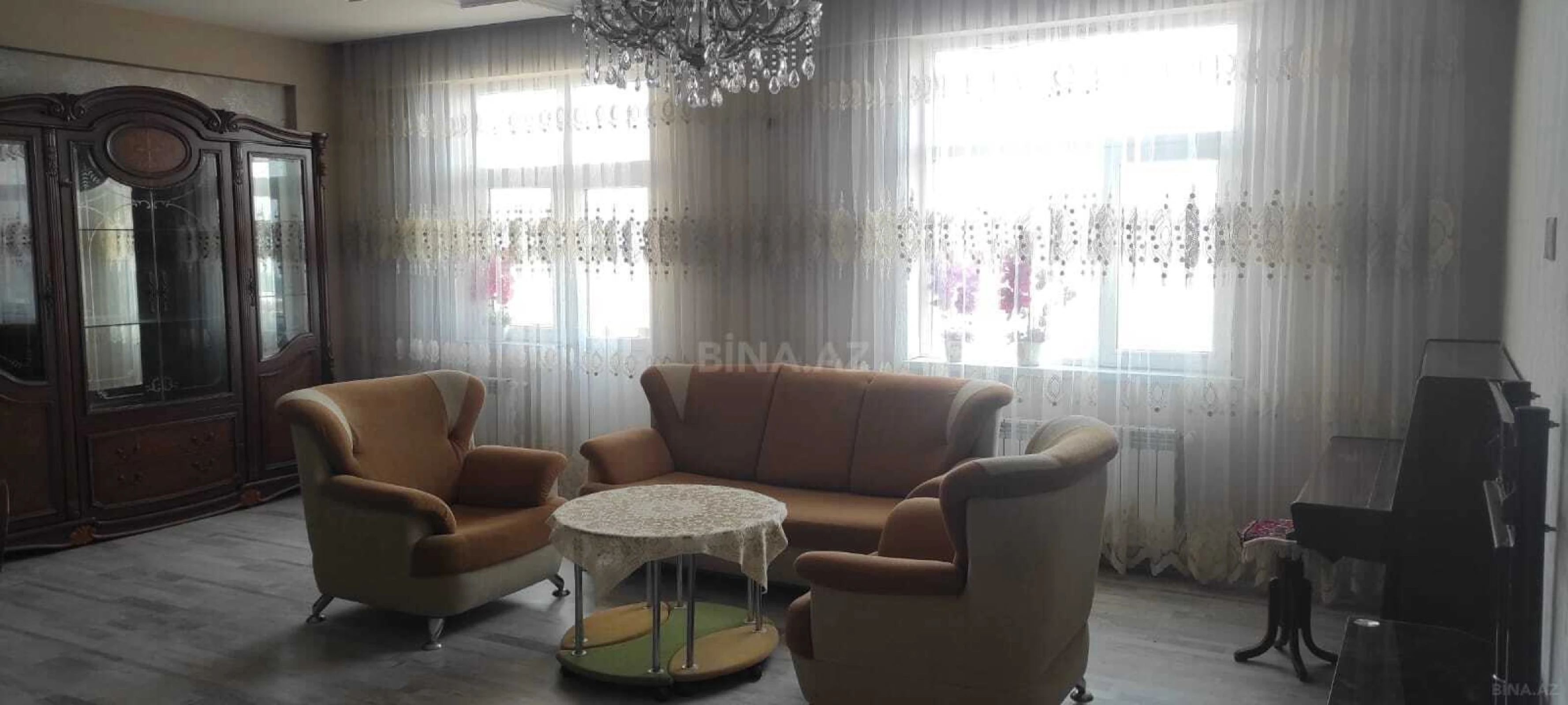 Satılır 4 otaqlı mənzil 182.3 m²