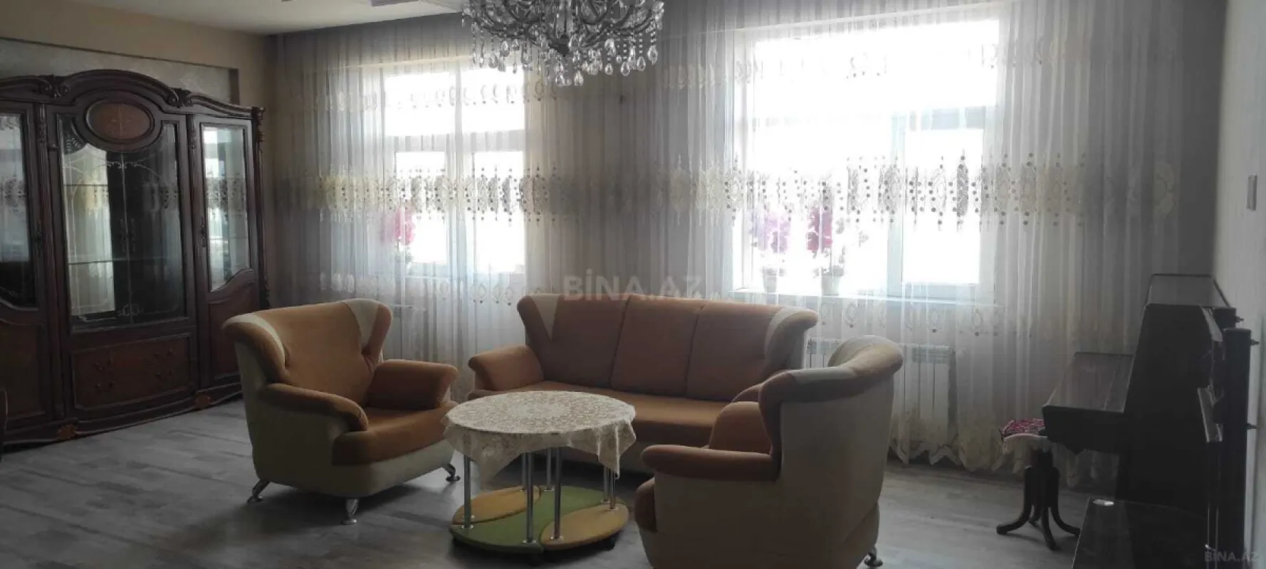 Satılır 4 otaqlı mənzil 182.3 m²