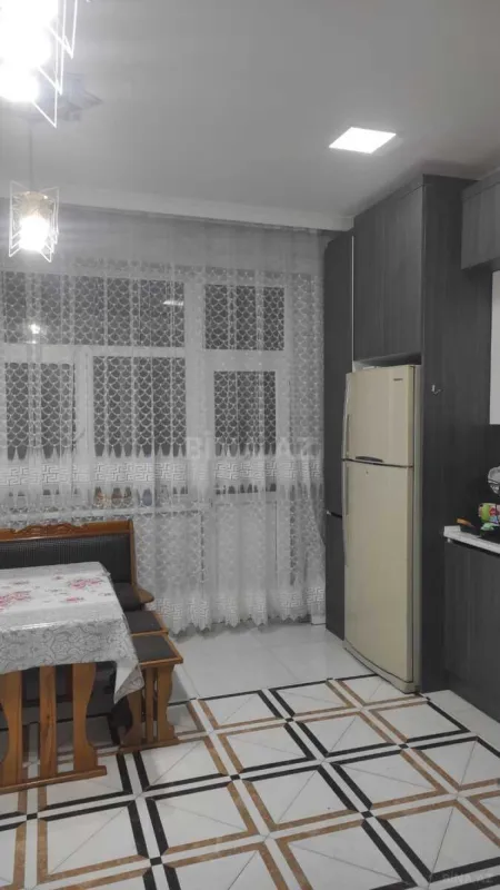 Satılır 4 otaqlı mənzil 182.3 m²