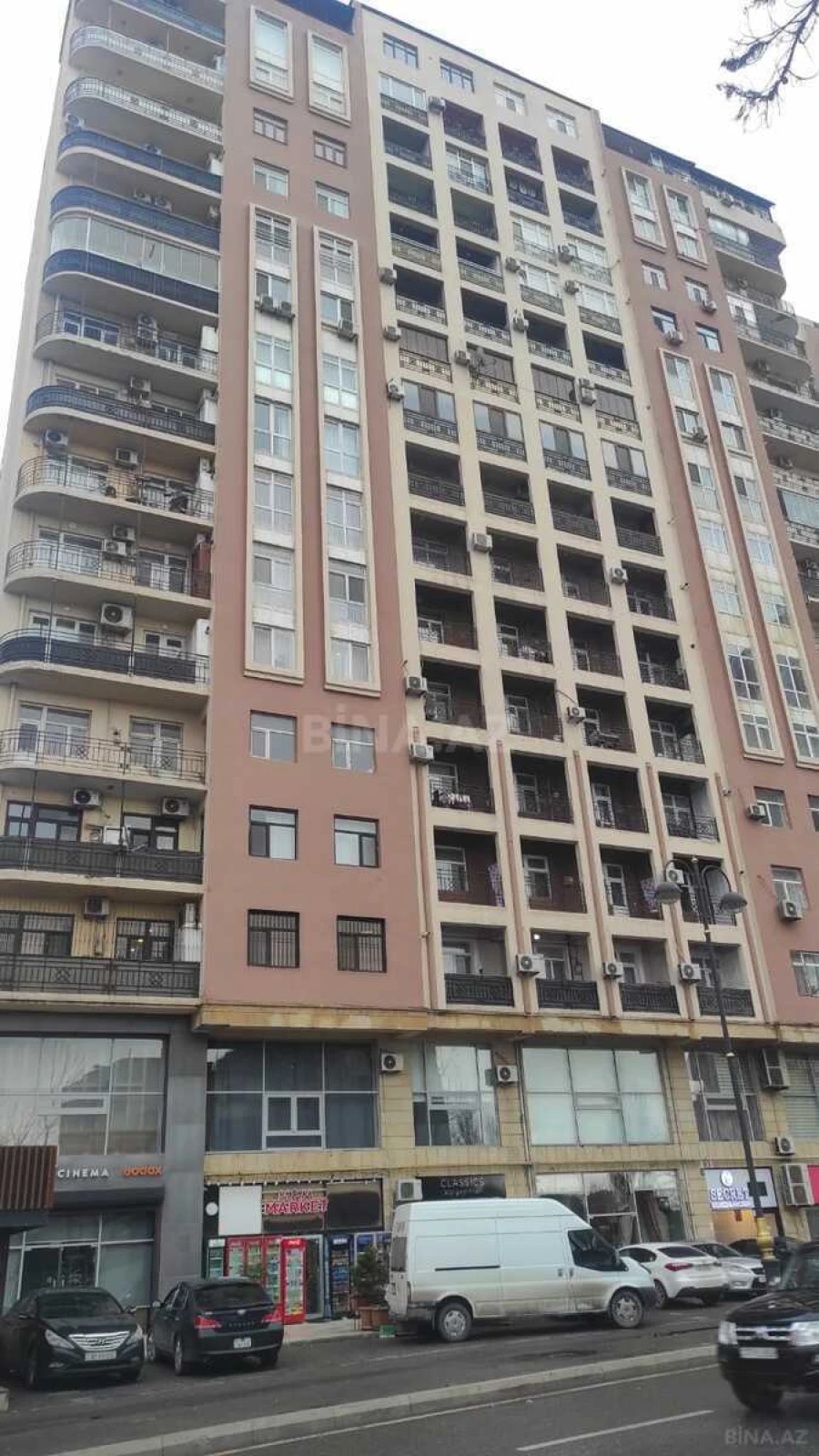 Satılır 4 otaqlı mənzil 182.3 m²