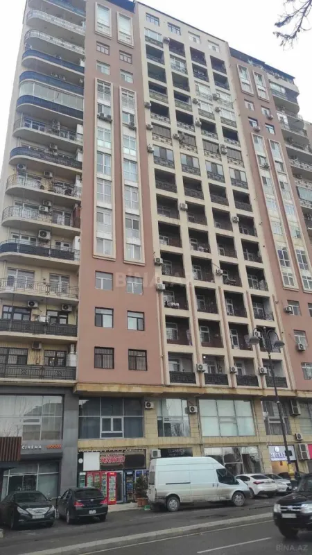 Satılır 4 otaqlı mənzil 182.3 m²